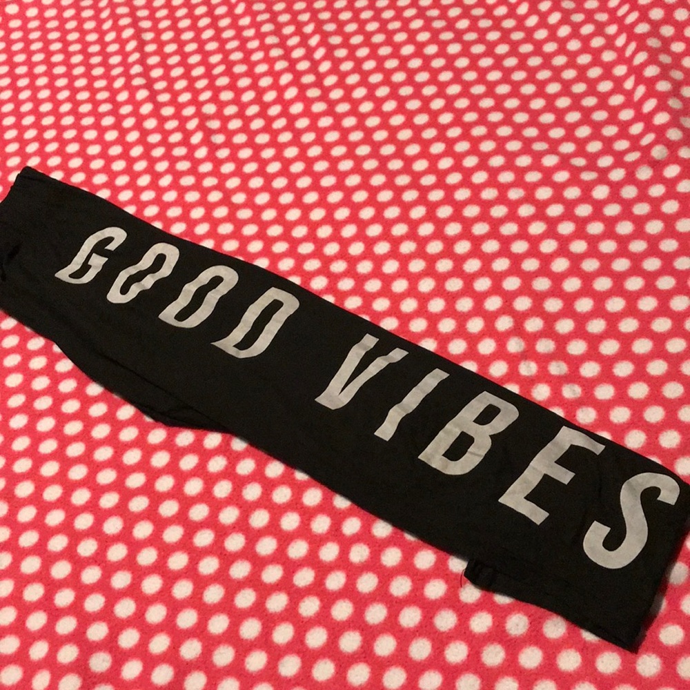 Black leggings (good vibes)
